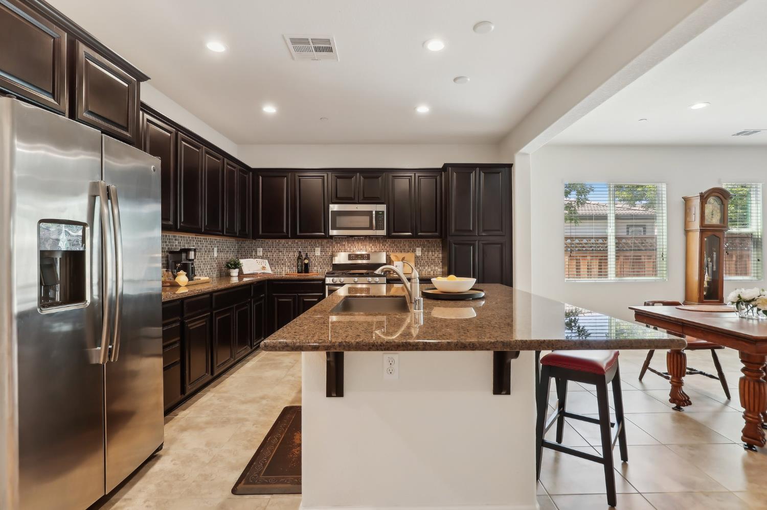 Detail Gallery Image 10 of 46 For 2032 Hunt St, Woodland,  CA 95776 - 4 Beds | 3 Baths