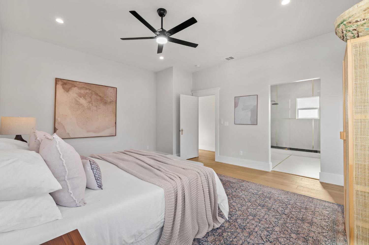 Detail Gallery Image 47 of 73 For 1421 T St, Sacramento,  CA 95811 - 4 Beds | 3 Baths