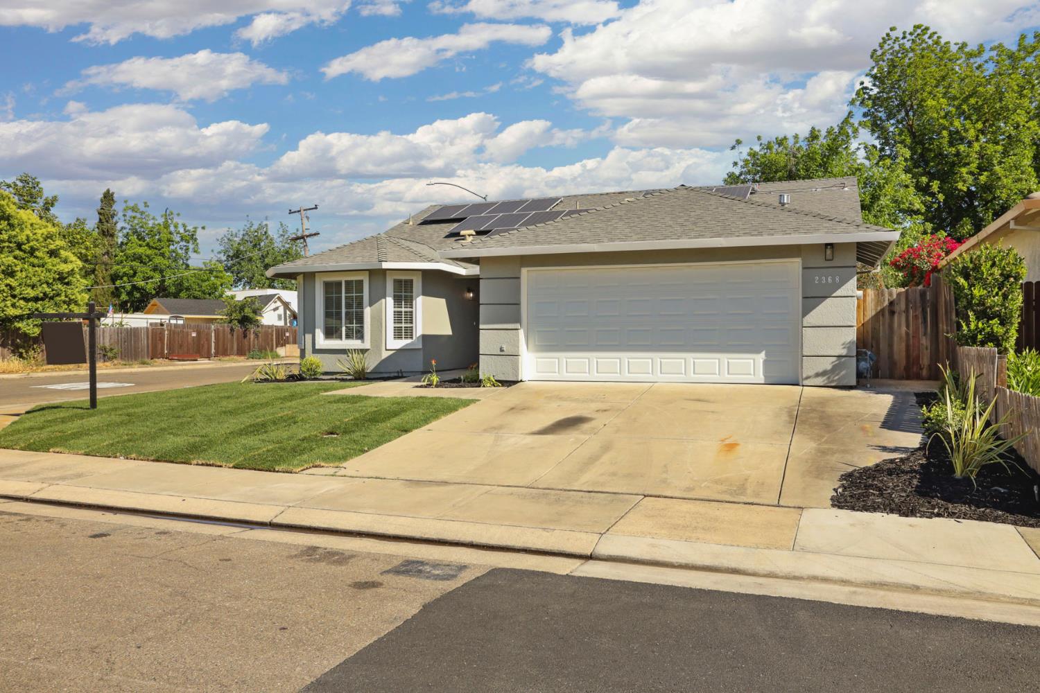 Detail Gallery Image 3 of 34 For 2368 Clipper Ln, Stockton,  CA 95204 - 3 Beds | 2 Baths