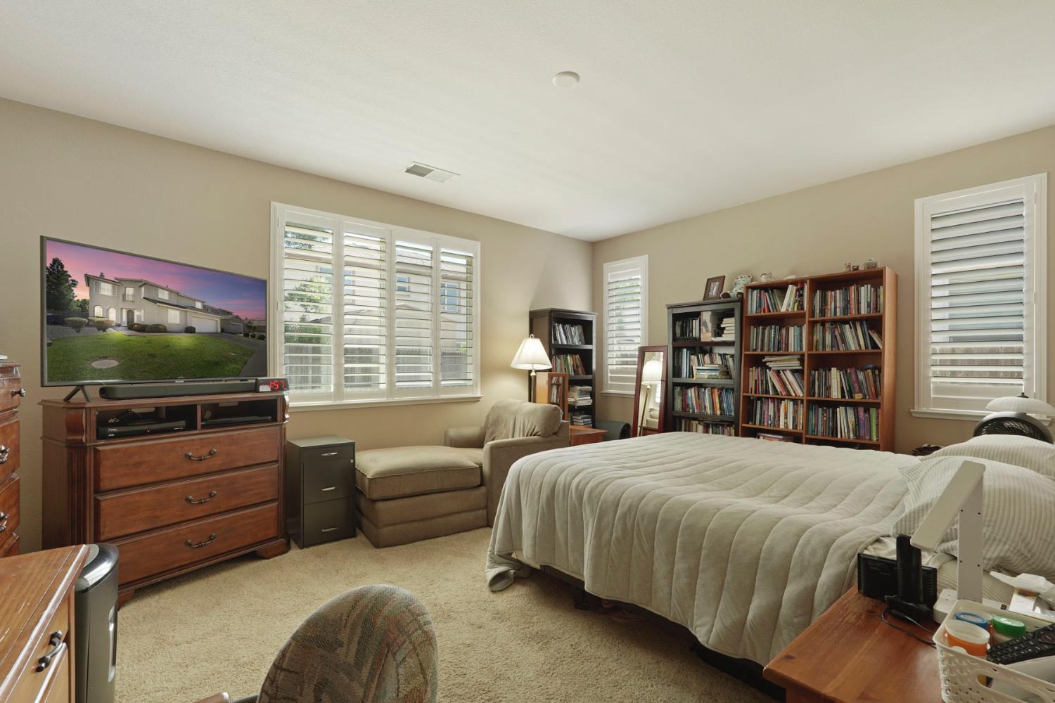 Detail Gallery Image 19 of 50 For 9734 Fall Valley Way, Sacramento,  CA 95829 - 5 Beds | 3 Baths