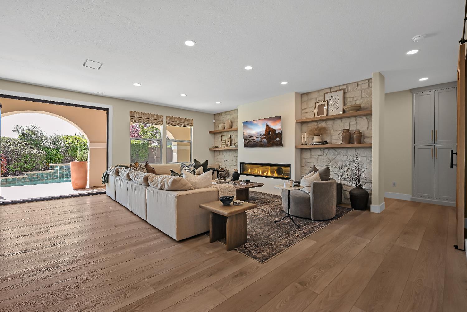Detail Gallery Image 10 of 36 For 5020 Tesoro Way, El Dorado Hills,  CA 95762 - 5 Beds | 3/1 Baths