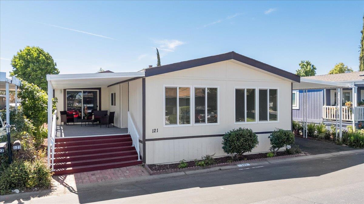 Detail Gallery Image 1 of 55 For 121 Ketch, Modesto,  CA 95356 - 2 Beds | 2 Baths