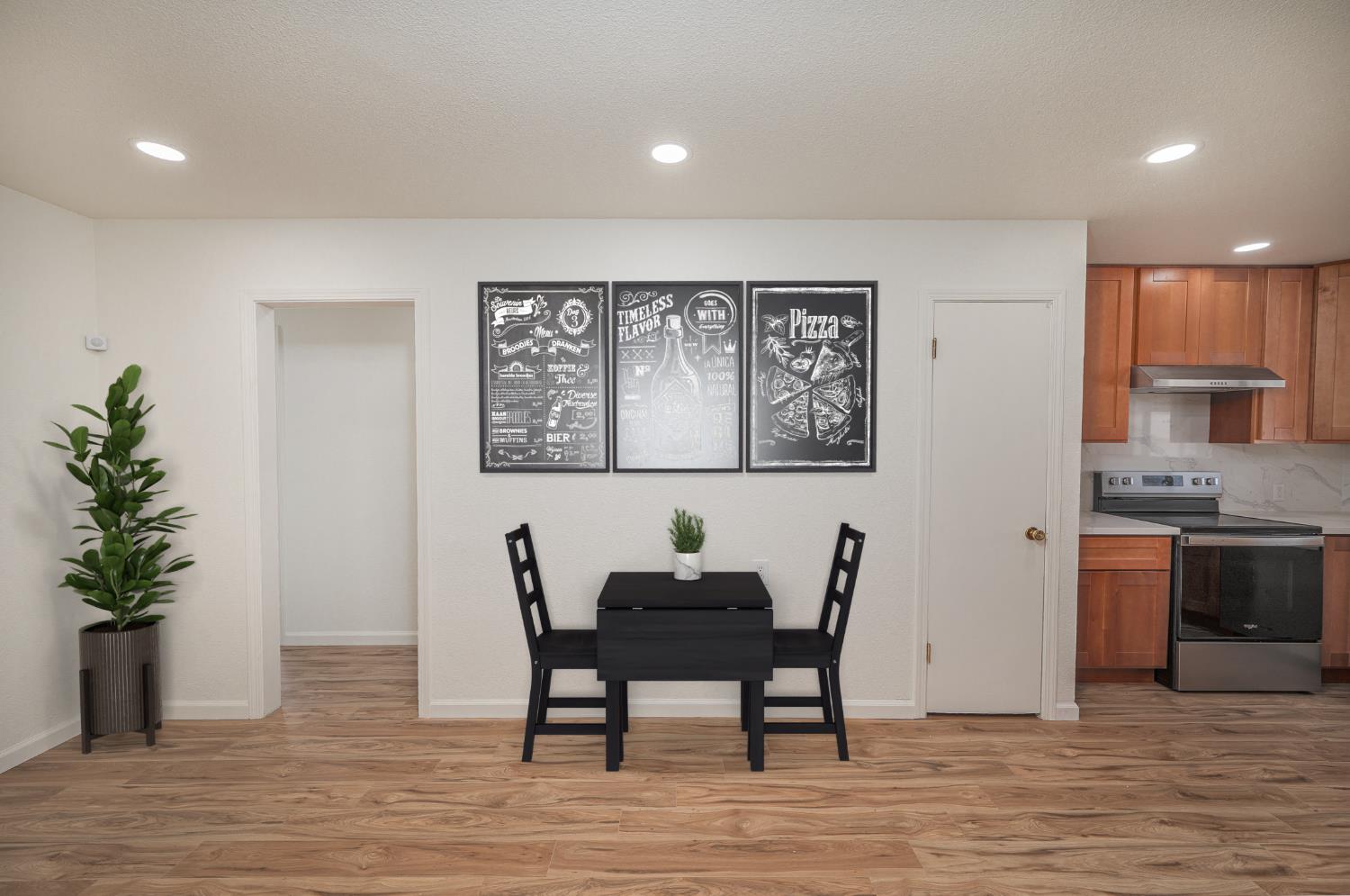 Detail Gallery Image 4 of 39 For 13137 Bentley St, Waterford,  CA 95386 - 3 Beds | 2 Baths