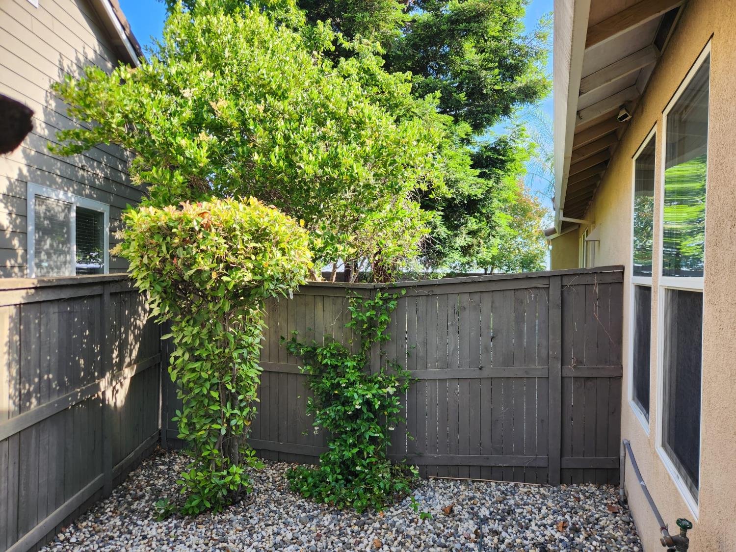 Detail Gallery Image 4 of 46 For 431 Pelican Bay Cir, Sacramento,  CA 95835 - 2 Beds | 2 Baths