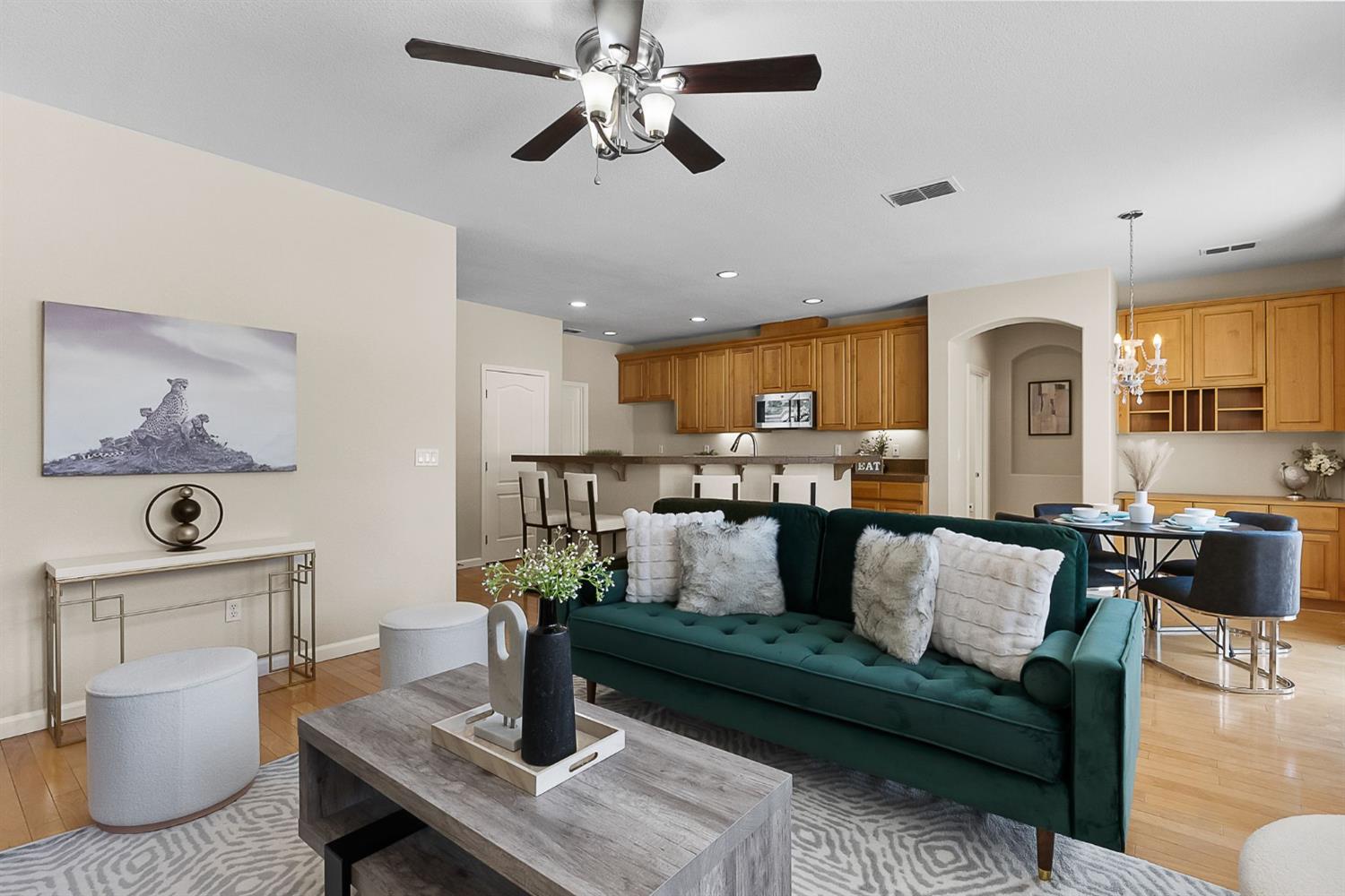 Detail Gallery Image 11 of 50 For 1200 Emerald Oak Rd, Roseville,  CA 95678 - 5 Beds | 3 Baths