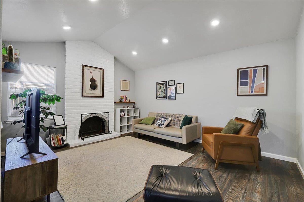 Detail Gallery Image 5 of 43 For 8977 Brydon Way, Sacramento,  CA 95826 - 4 Beds | 2 Baths