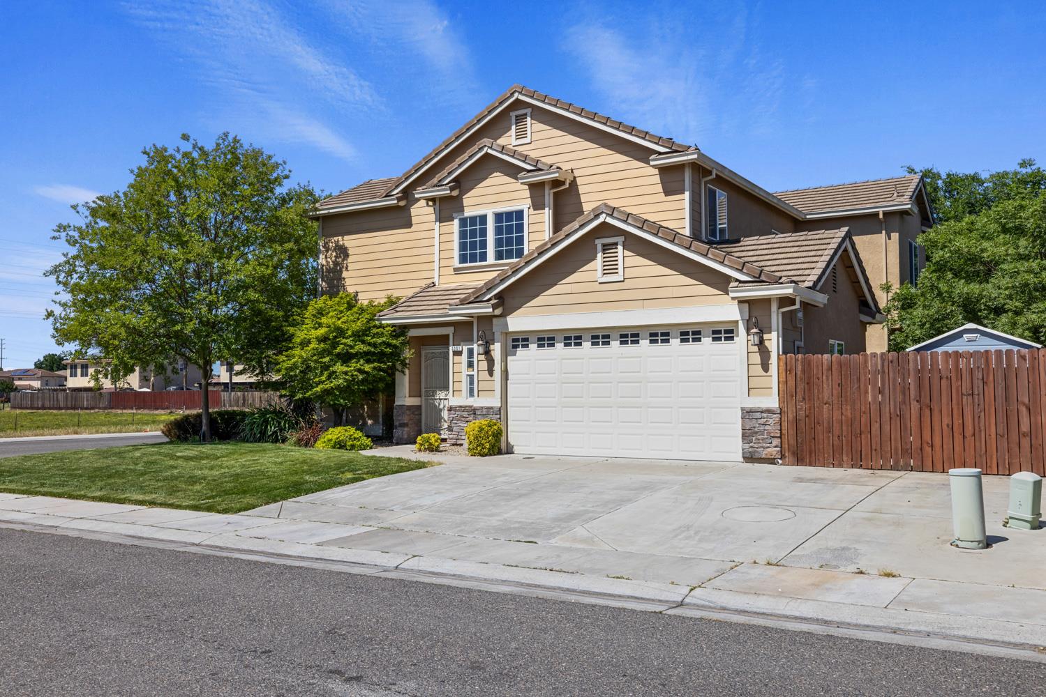 Detail Gallery Image 3 of 40 For 5301 Darpinian Ct, Riverbank,  CA 95367 - 3 Beds | 2/1 Baths