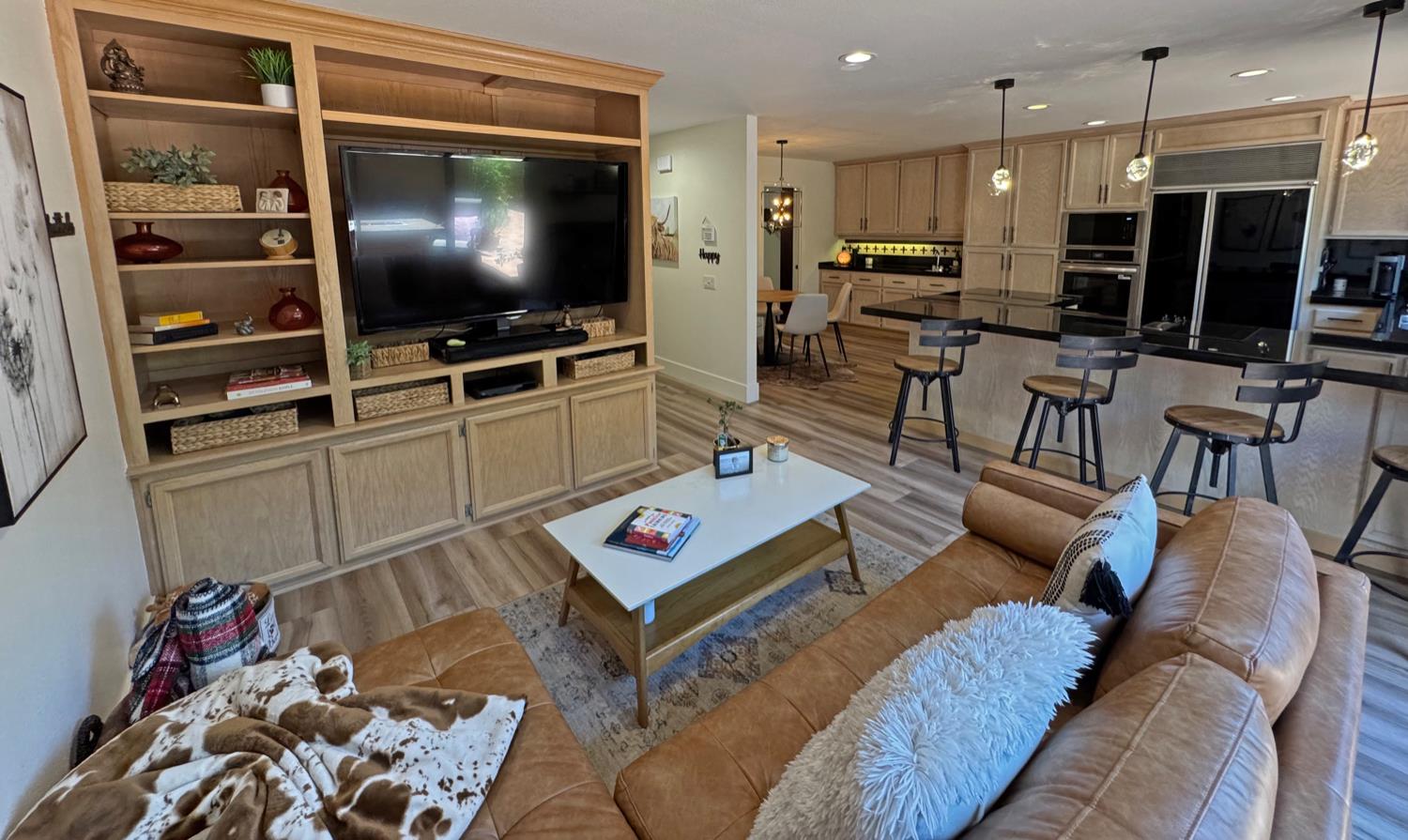Detail Gallery Image 6 of 26 For 11488 Gold Country Blvd, Gold River,  CA 95670 - 3 Beds | 2/1 Baths
