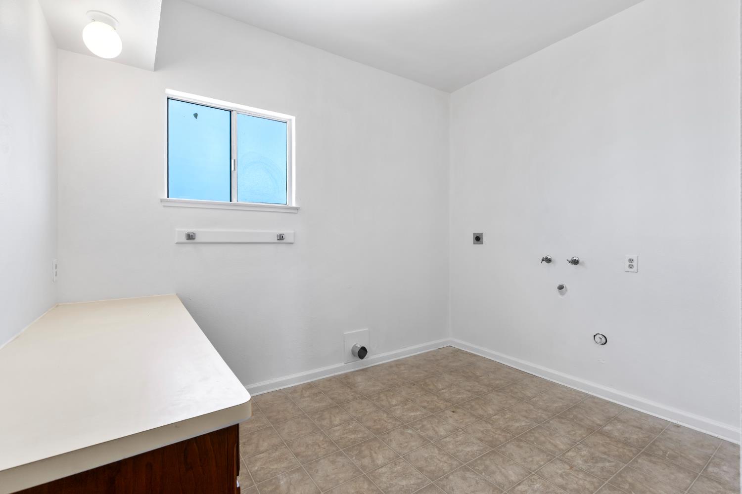 Detail Gallery Image 17 of 24 For 169 W 5th St, Stockton,  CA 95206 - 4 Beds | 3 Baths