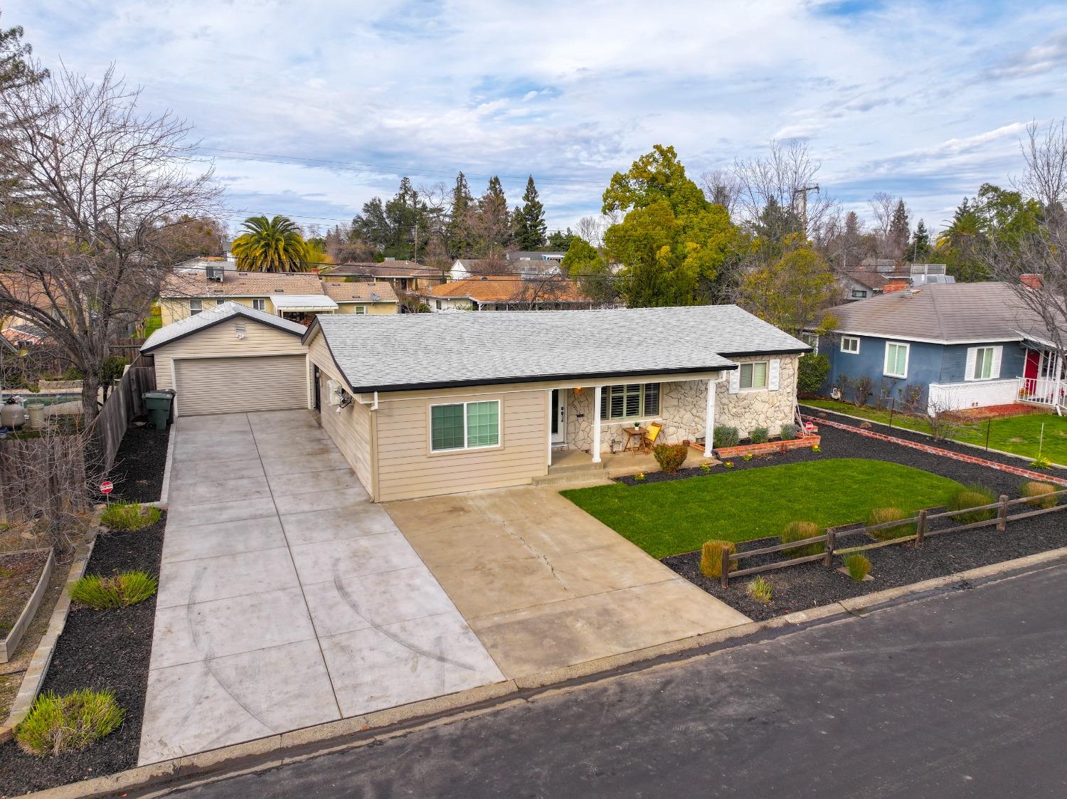 Detail Gallery Image 4 of 34 For 1005 Hillcrest Ave, Roseville,  CA 95678 - 3 Beds | 2 Baths