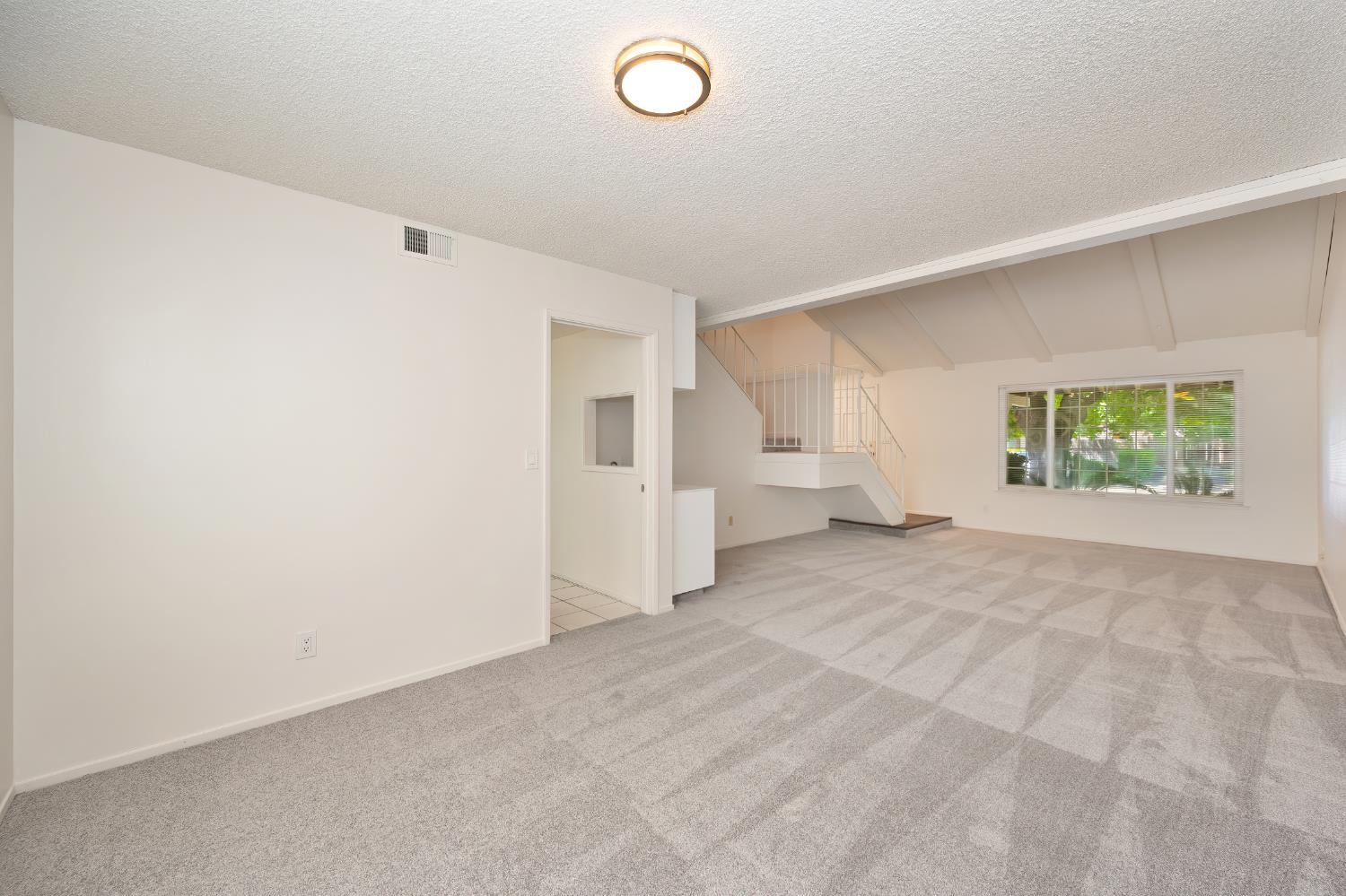Detail Gallery Image 6 of 34 For 3017 Nikol, Sacramento,  CA 95826 - 4 Beds | 2/1 Baths