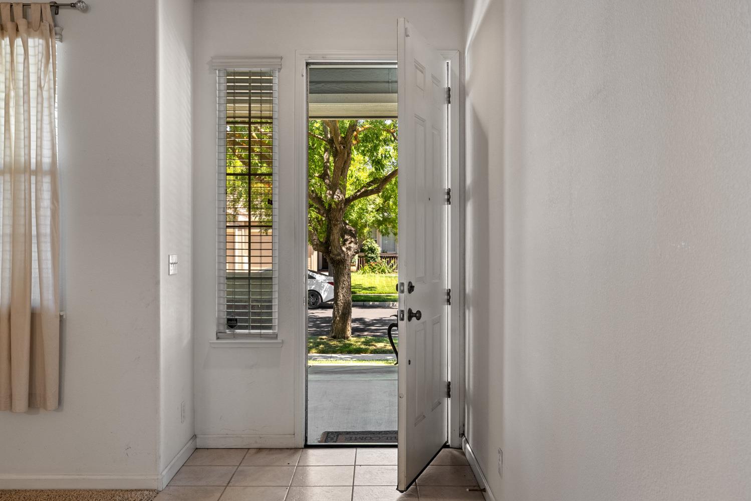 Detail Gallery Image 6 of 40 For 2264 Autumn Moon Way, Turlock,  CA 95382 - 4 Beds | 3 Baths