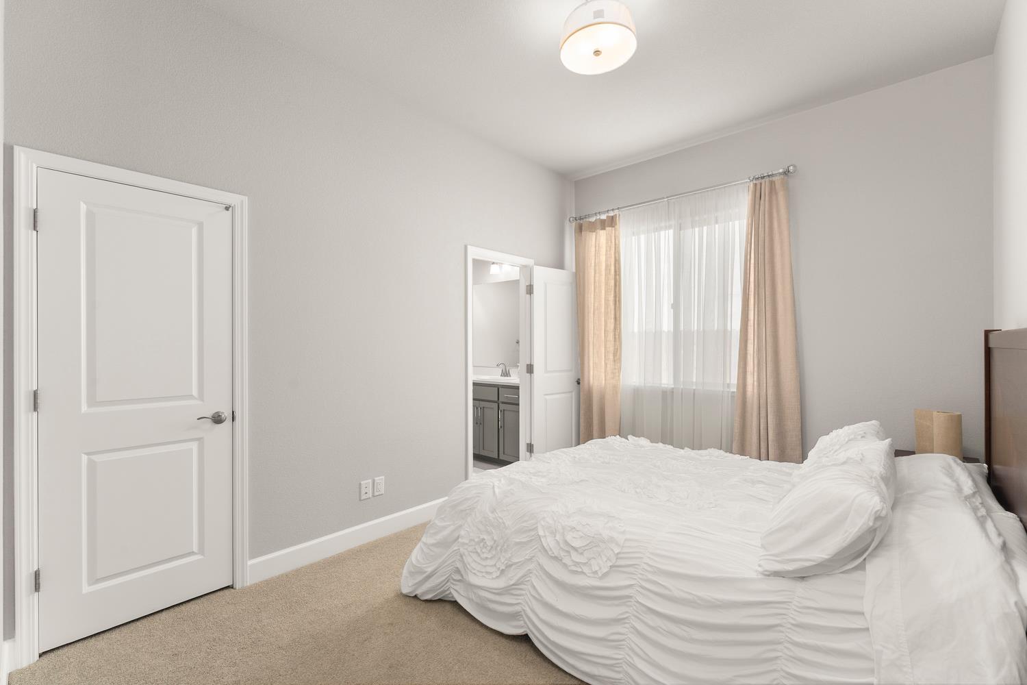 Detail Gallery Image 22 of 56 For 7049 Lakehaven Dr, Roseville,  CA 95747 - 3 Beds | 3 Baths