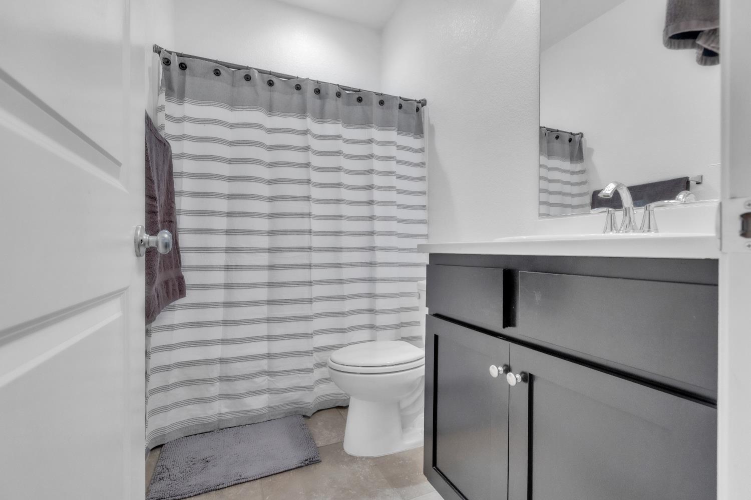 Detail Gallery Image 23 of 27 For 7829 Acorri Walk, Sacramento,  CA 95823 - 3 Beds | 2/1 Baths