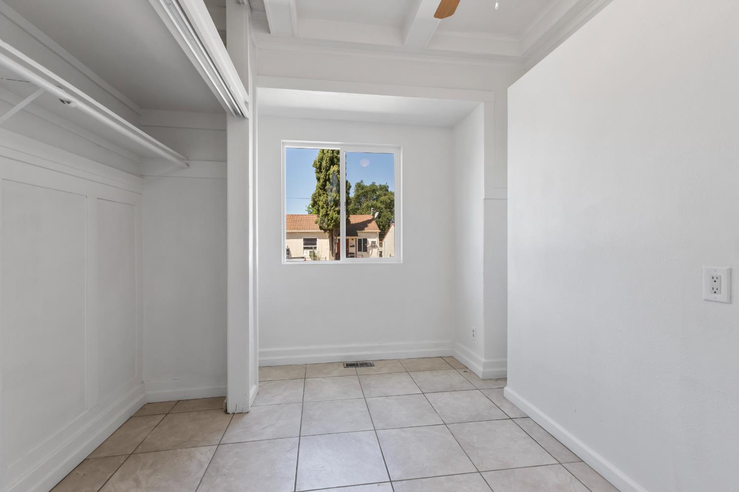 Detail Gallery Image 10 of 24 For 169 W 5th St, Stockton,  CA 95206 - 4 Beds | 3 Baths