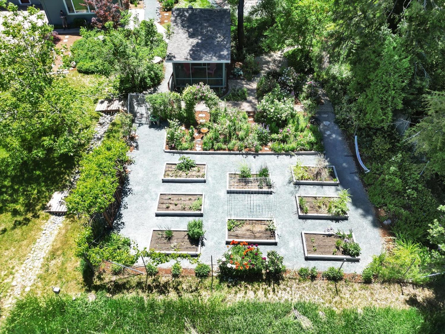 Detail Gallery Image 38 of 69 For 10808 Footwall Dr, Grass Valley,  CA 95945 - 2 Beds | 2/1 Baths