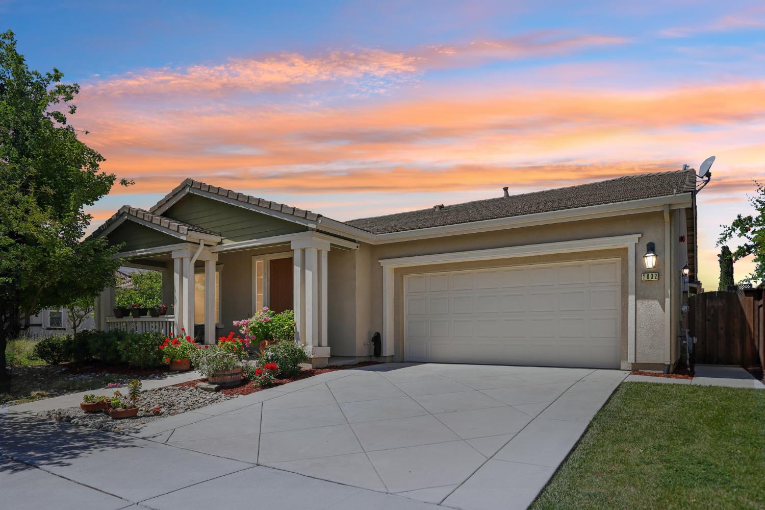 Detail Gallery Image 4 of 46 For 2032 Hunt St, Woodland,  CA 95776 - 4 Beds | 3 Baths