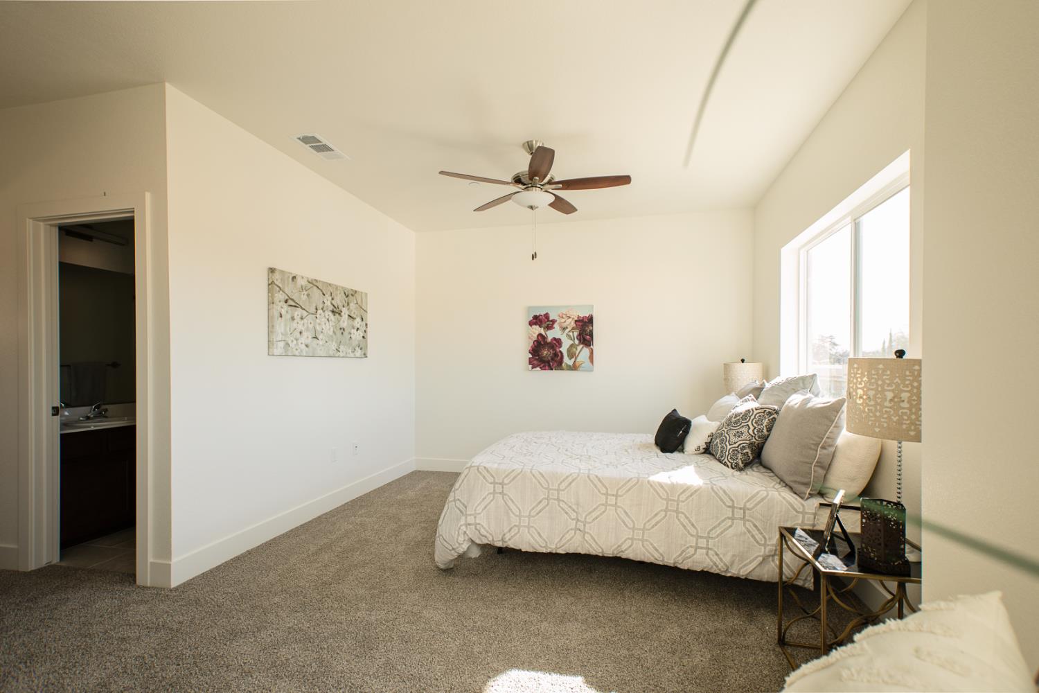 Detail Gallery Image 8 of 20 For 908 N. Olive Ave #900,  Turlock,  CA 95380 - 3 Beds | 2/1 Baths