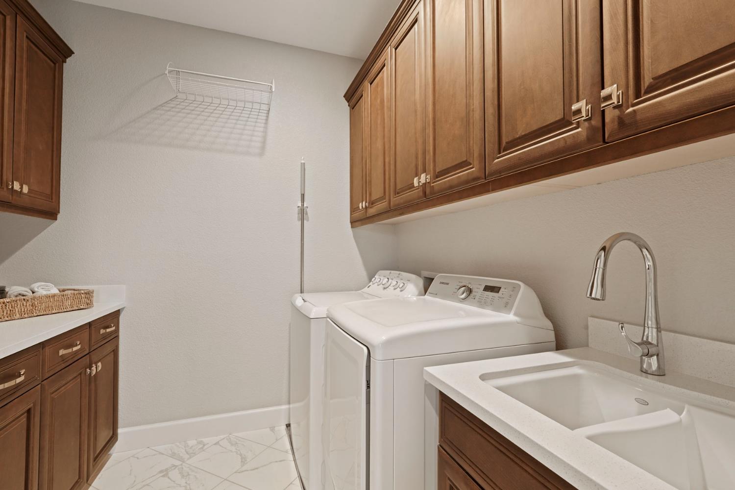 Detail Gallery Image 42 of 75 For 3021 Belmont Dr, Lodi,  CA 95242 - 5 Beds | 3/1 Baths
