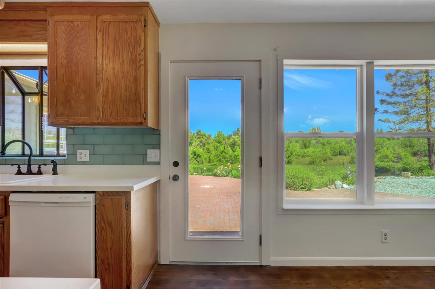 Detail Gallery Image 10 of 69 For 10808 Footwall Dr, Grass Valley,  CA 95945 - 2 Beds | 2/1 Baths