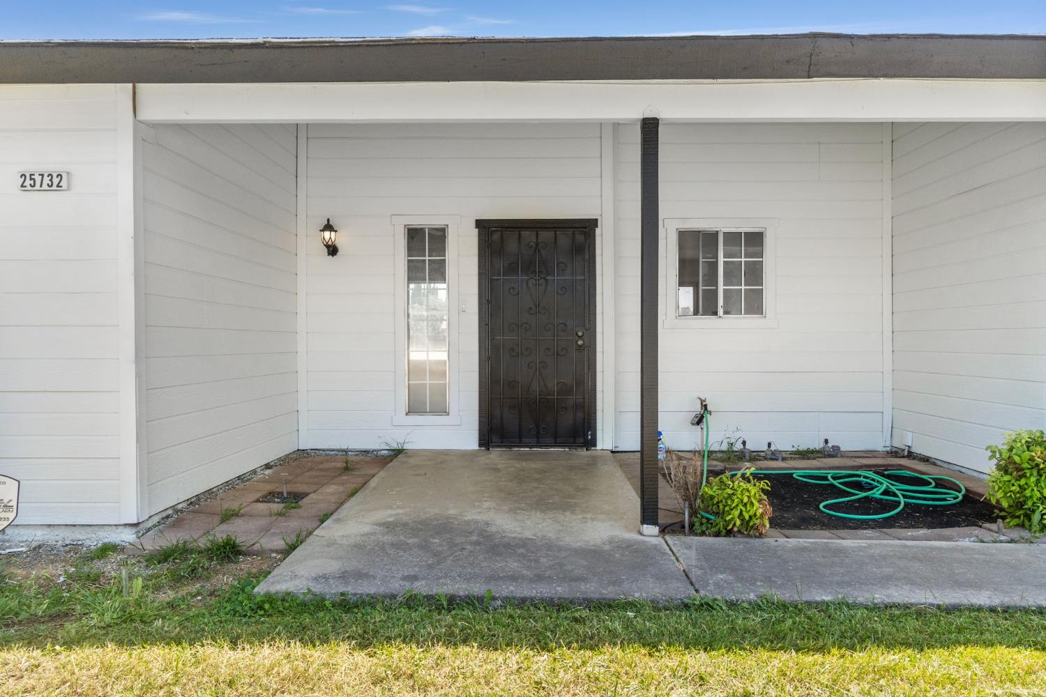 Detail Gallery Image 4 of 22 For 25732 Avenue 17, Madera,  CA 93638 - 3 Beds | 2 Baths