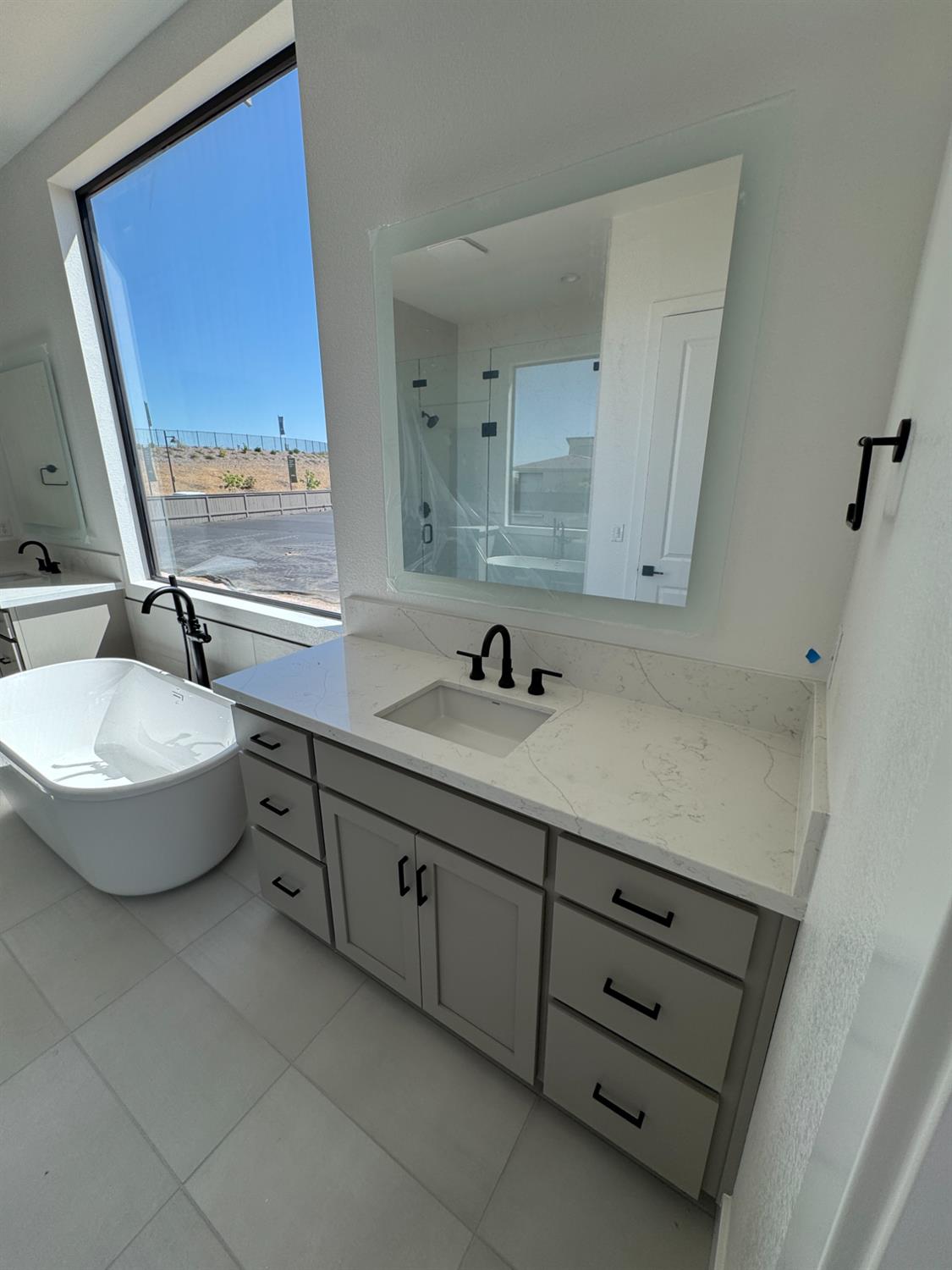 Detail Gallery Image 8 of 13 For 4657 Dehone Cir, Folsom,  CA 95630 - 4 Beds | 4/1 Baths