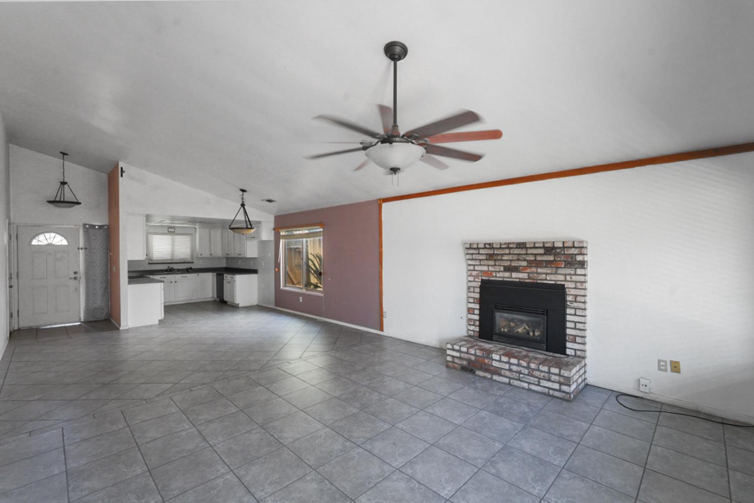 Detail Gallery Image 7 of 32 For 1144 Courtney Way, Modesto,  CA 95358 - 2 Beds | 2 Baths