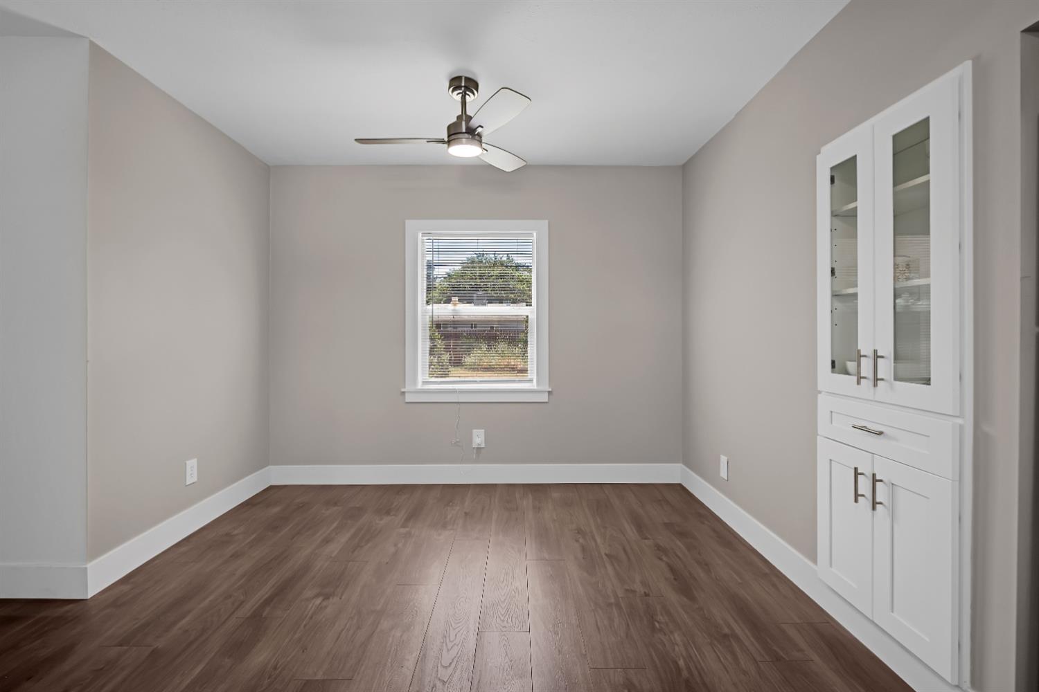 Detail Gallery Image 11 of 29 For 6350 Fruitridge Rd, Sacramento,  CA 95820 - 2 Beds | 1 Baths