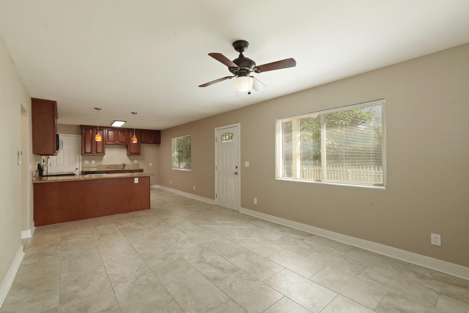 Detail Gallery Image 9 of 31 For 820 Comstock Dr, Folsom,  CA 95630 - 2 Beds | 1 Baths