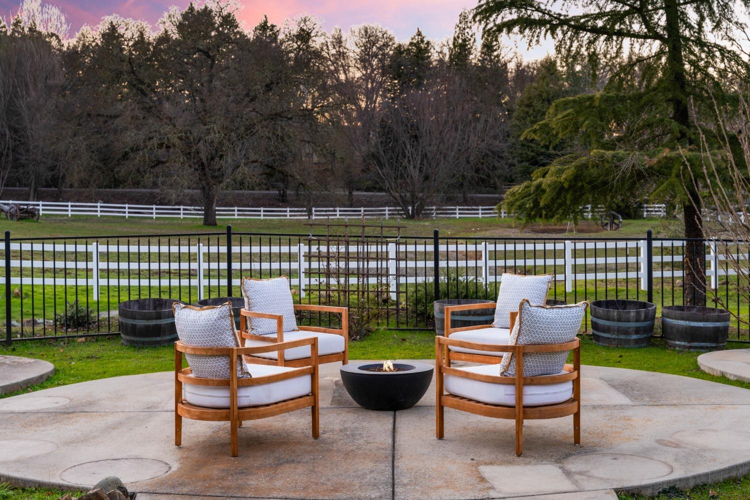 Detail Gallery Image 12 of 52 For 3044 Roughrider Ct, Placerville,  CA 95667 - 4 Beds | 3 Baths