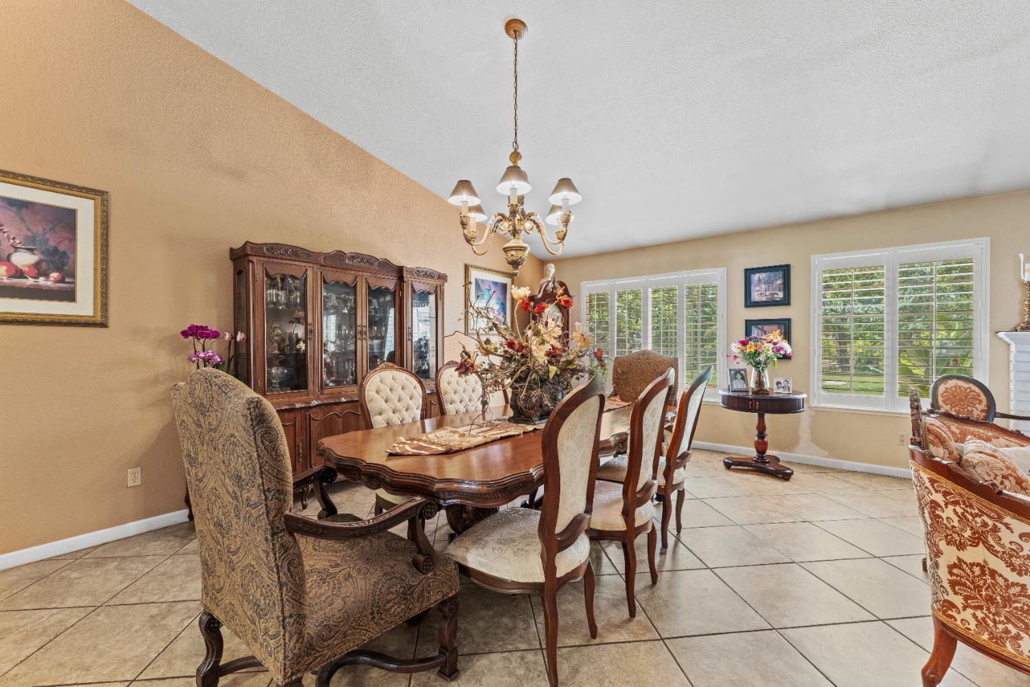 Detail Gallery Image 12 of 77 For 8141 Bellingrath Dr, Elverta,  CA 95626 - 5 Beds | 3 Baths
