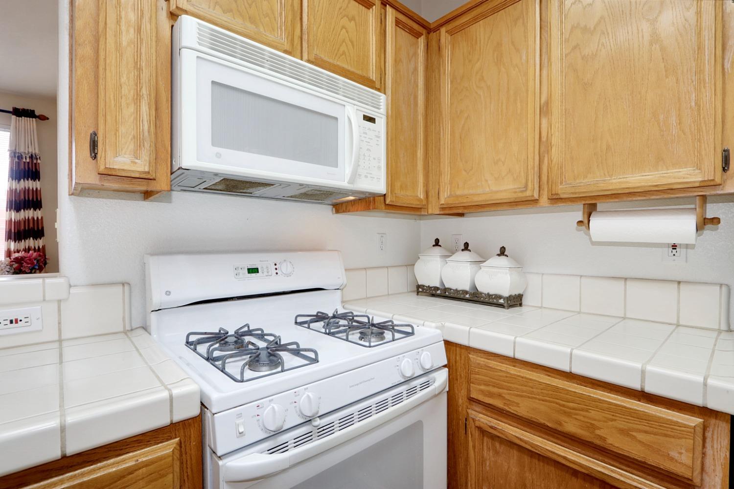 Detail Gallery Image 16 of 38 For 8275 Fanning Way, Sacramento,  CA 95829 - 3 Beds | 2 Baths