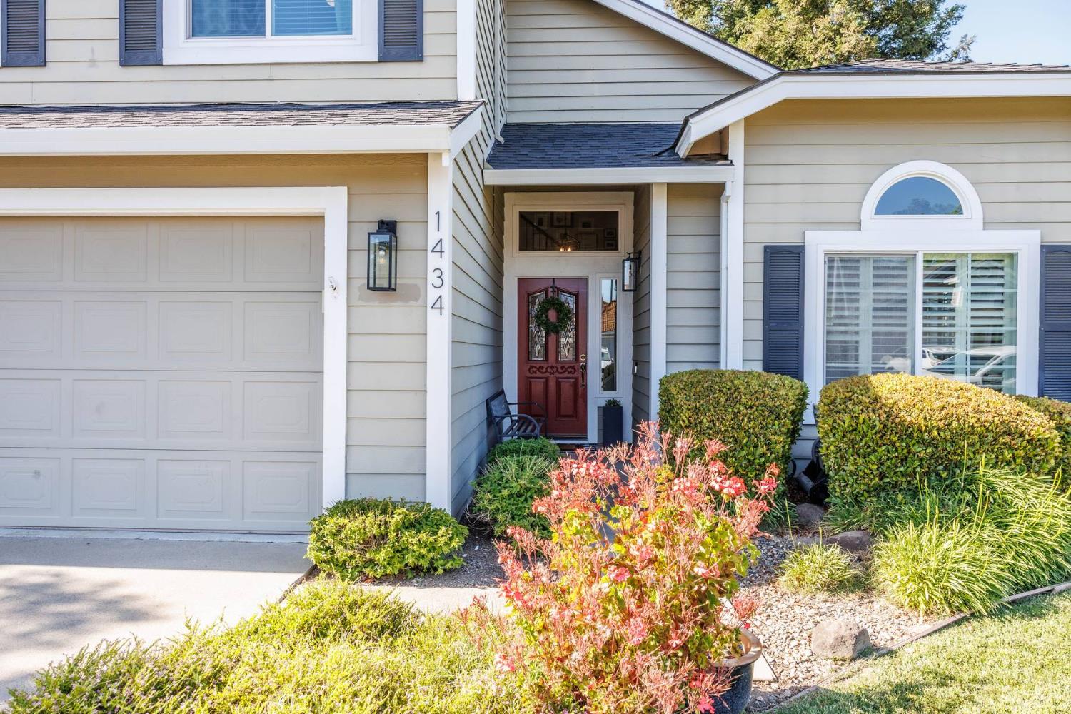Detail Gallery Image 2 of 32 For 1434 Long Creek Way, Roseville,  CA 95747 - 3 Beds | 2/1 Baths