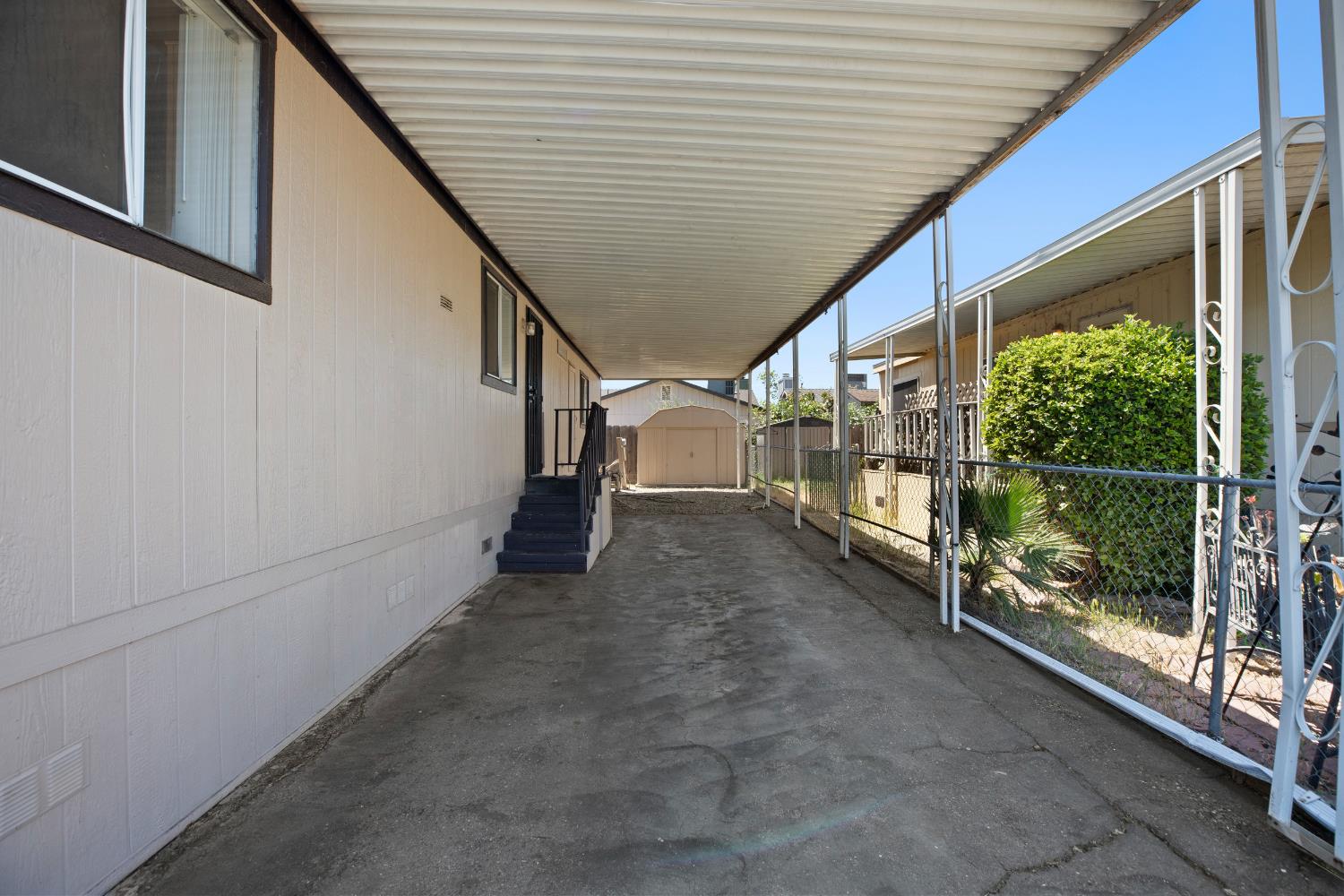 Detail Gallery Image 4 of 30 For 1517 Panthers Lane, Modesto,  CA 95355 - 3 Beds | 2 Baths