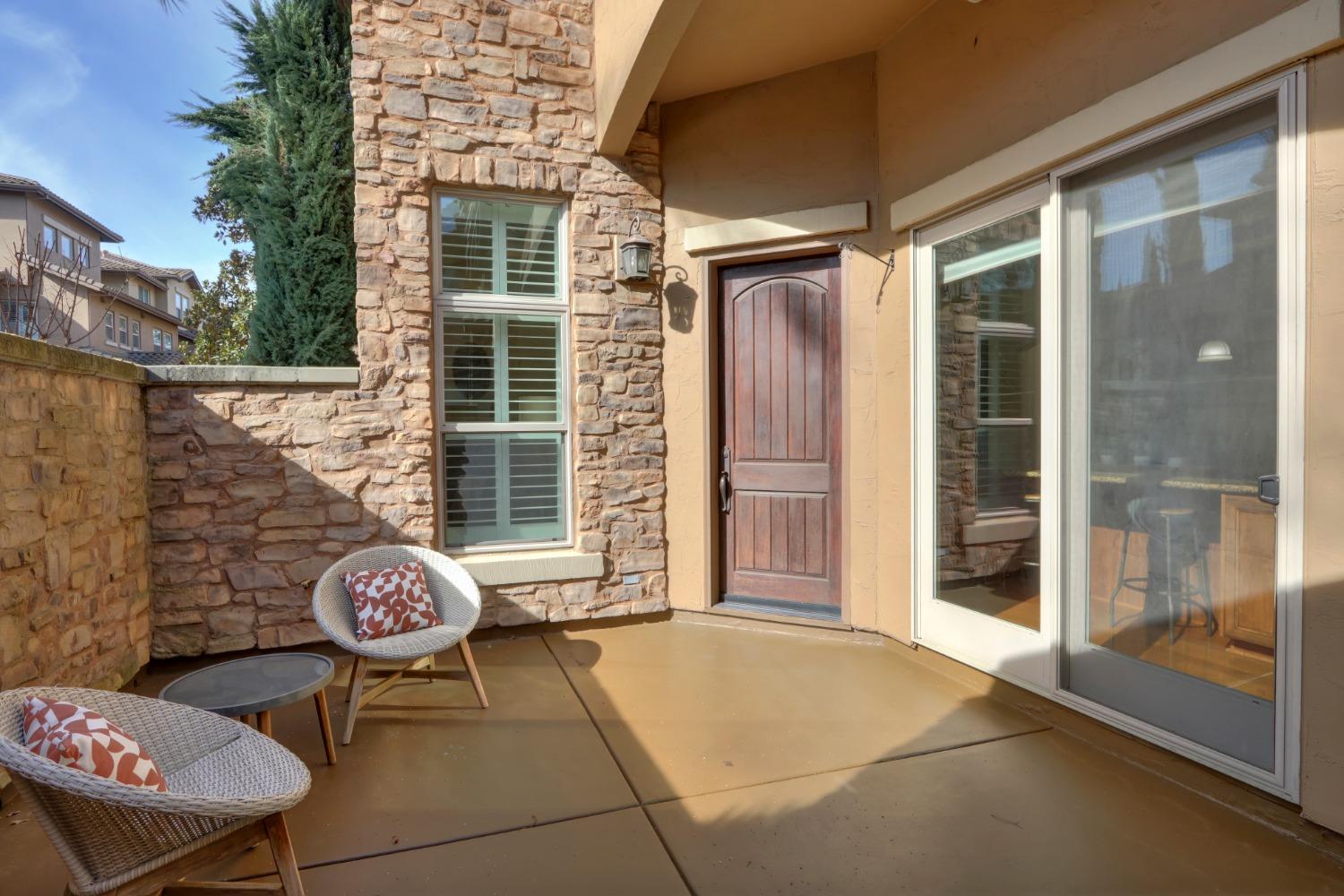 Detail Gallery Image 3 of 29 For 2430 Pavilions Place Ln #404,  Sacramento,  CA 95825 - 4 Beds | 3/1 Baths