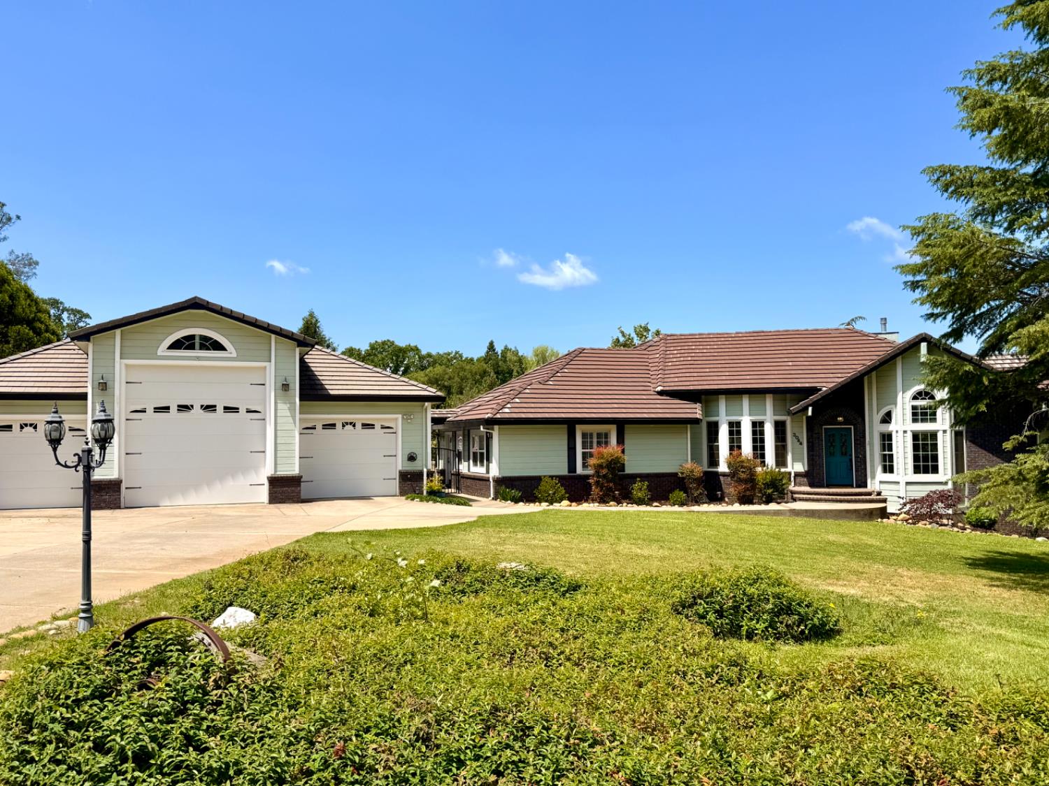 Detail Gallery Image 4 of 52 For 3044 Roughrider Ct, Placerville,  CA 95667 - 4 Beds | 3 Baths