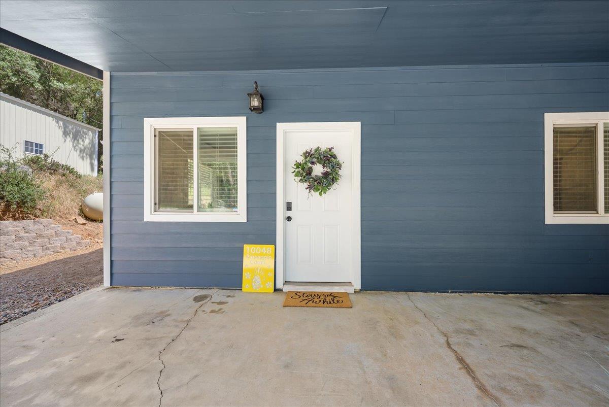 Pineapple Court, Grass Valley, California image 27