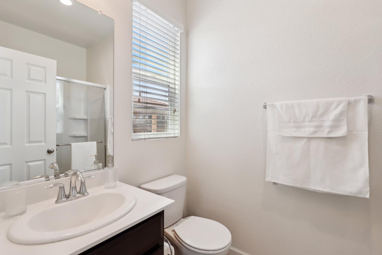 Detail Gallery Image 8 of 46 For 2032 Hunt St, Woodland,  CA 95776 - 4 Beds | 3 Baths