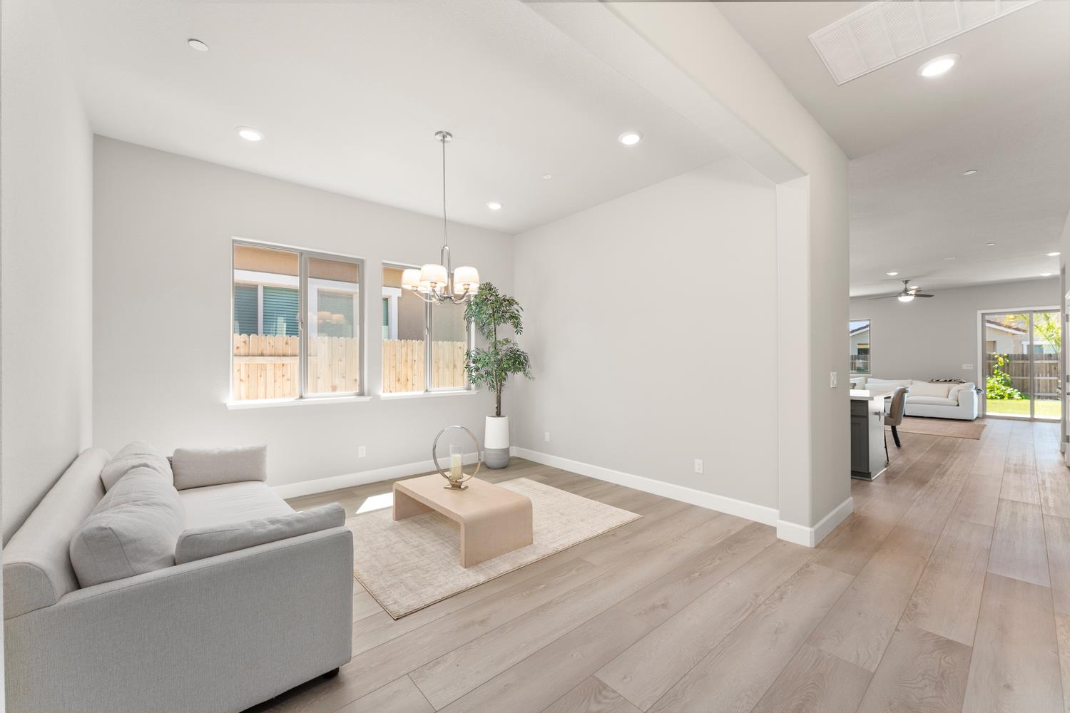 Detail Gallery Image 12 of 56 For 7049 Lakehaven Dr, Roseville,  CA 95747 - 3 Beds | 3 Baths