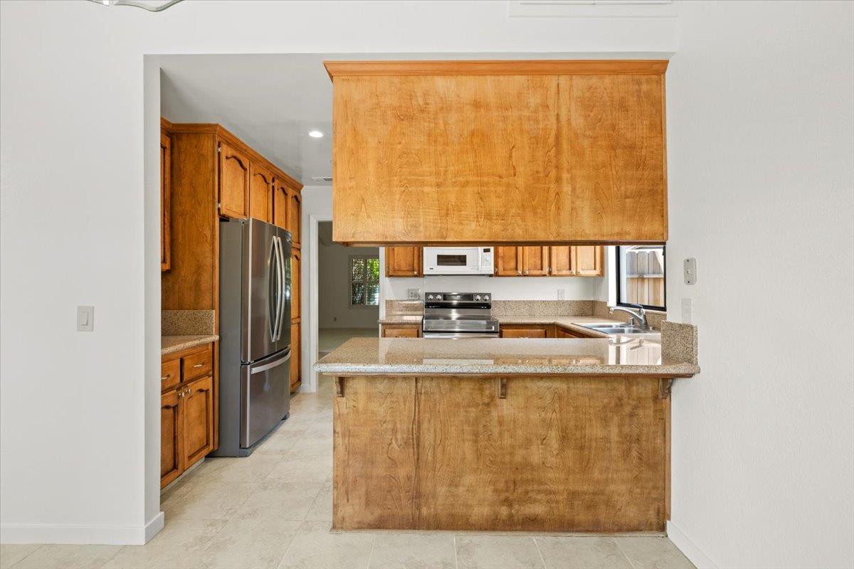 Detail Gallery Image 13 of 37 For 6544 Shadow Hawk Dr, Citrus Heights,  CA 95621 - 3 Beds | 2 Baths