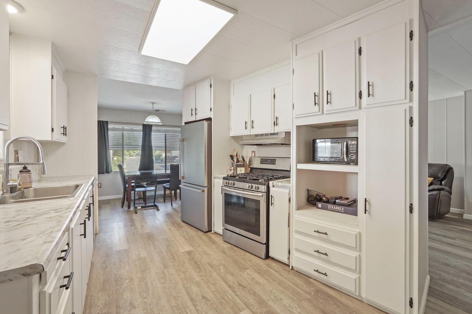 Detail Gallery Image 9 of 37 For 19690 N Highway 99 64, Acampo,  CA 95220 - 2 Beds | 2 Baths