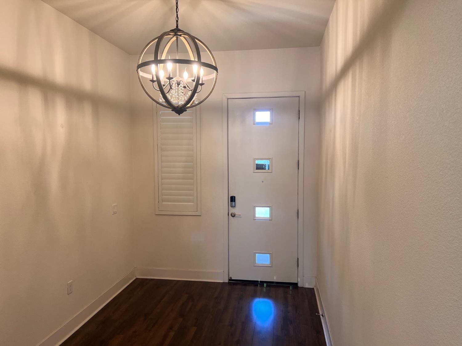 Detail Gallery Image 2 of 19 For 6281 Element Ln, Roseville,  CA 95747 - 3 Beds | 3/1 Baths