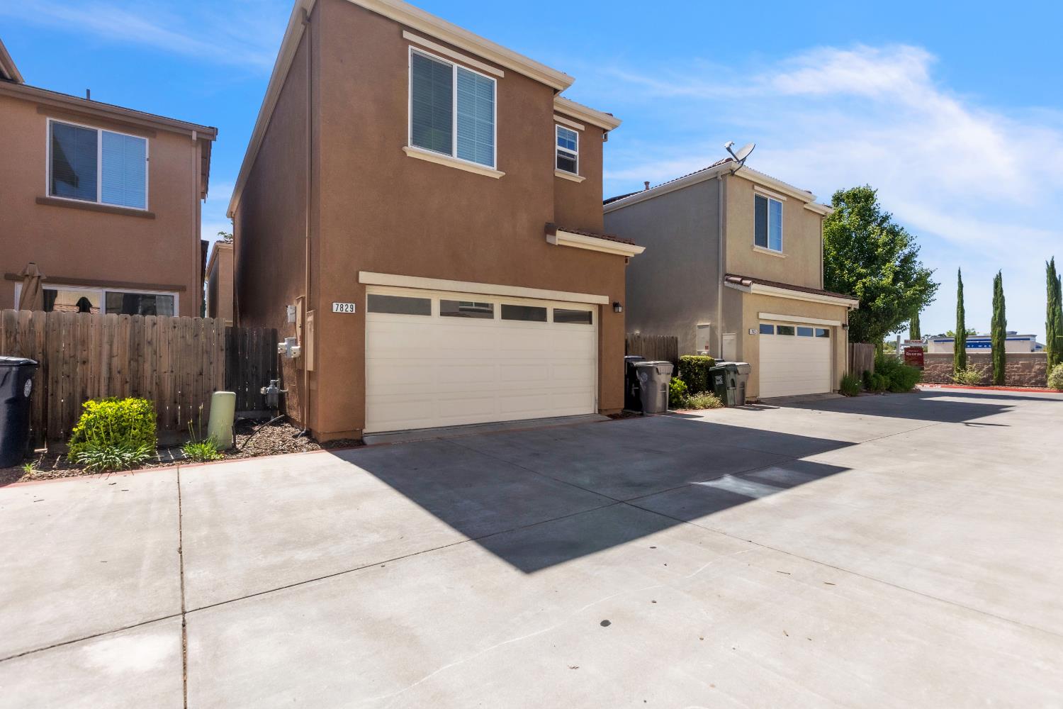 Detail Gallery Image 5 of 27 For 7829 Acorri Walk, Sacramento,  CA 95823 - 3 Beds | 2/1 Baths