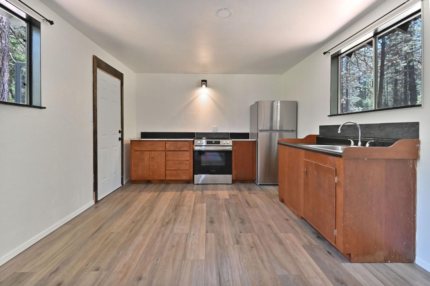 Detail Gallery Image 7 of 31 For 1216 Railroad Flat Rd, Mokelumne Hill,  CA 95245 - 1 Beds | 1 Baths
