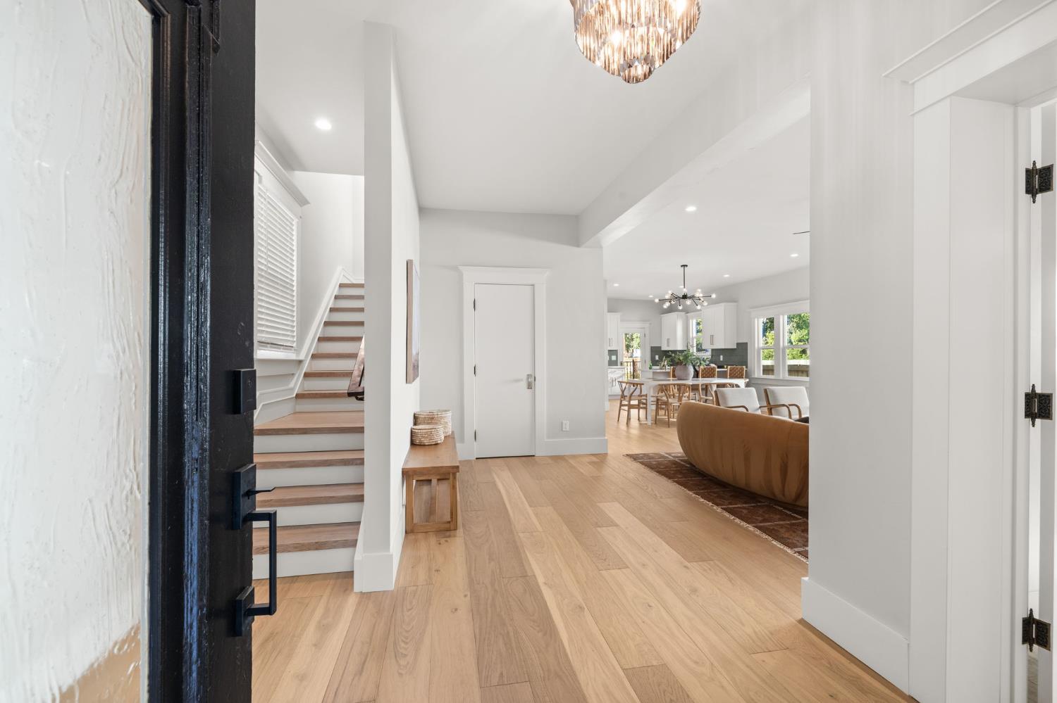 Detail Gallery Image 6 of 73 For 1421 T St, Sacramento,  CA 95811 - 4 Beds | 3 Baths