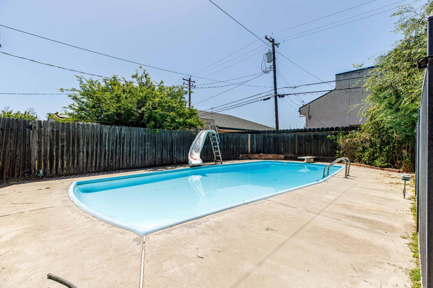 Detail Gallery Image 2 of 47 For 221 N Grant Ave, Manteca,  CA 95336 - 3 Beds | 2/1 Baths