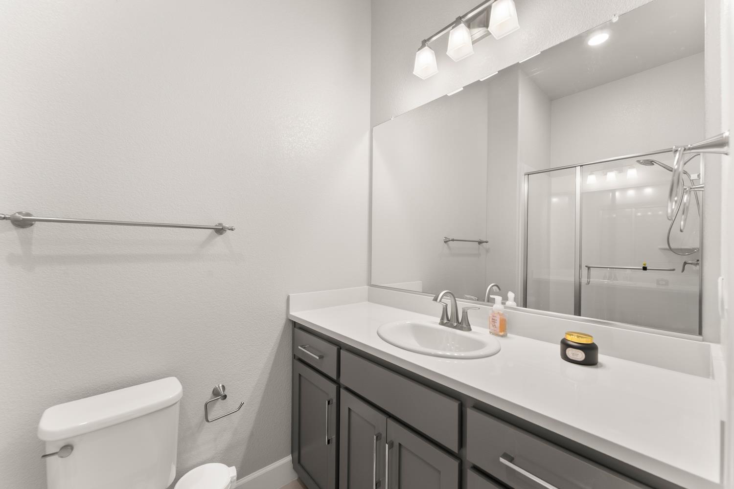 Detail Gallery Image 25 of 56 For 7049 Lakehaven Dr, Roseville,  CA 95747 - 3 Beds | 3 Baths