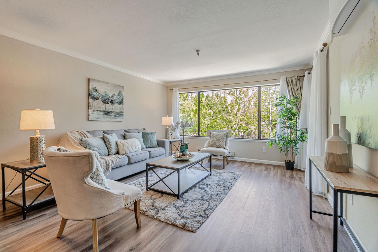 Detail Gallery Image 7 of 44 For 725 Mariposa Ave #102,  Mountain View,  CA 94041 - 2 Beds | 2 Baths