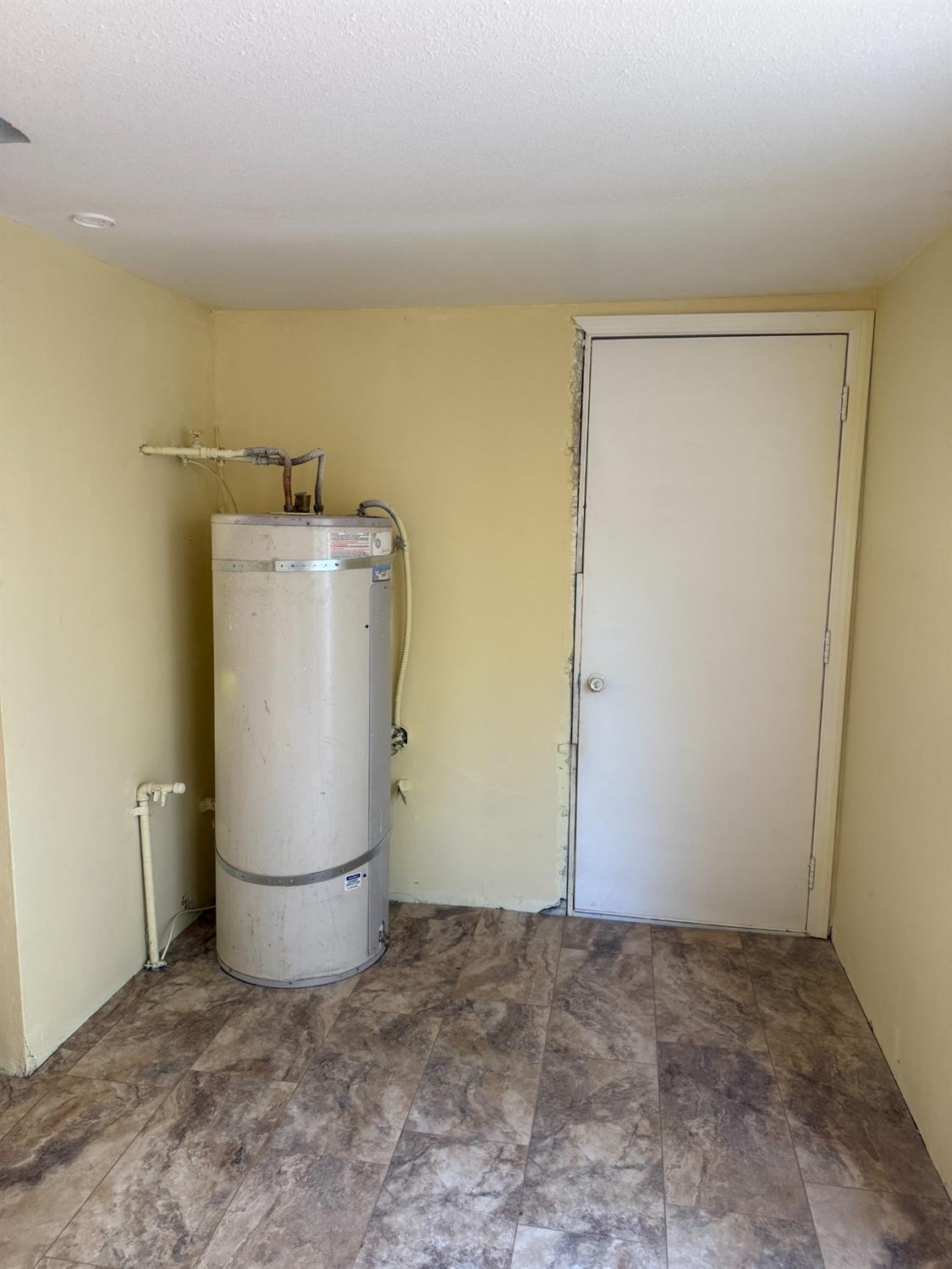 Detail Gallery Image 8 of 15 For 4080 Greenwood Road, Garden Valley,  CA 95633 - 4 Beds | 2 Baths