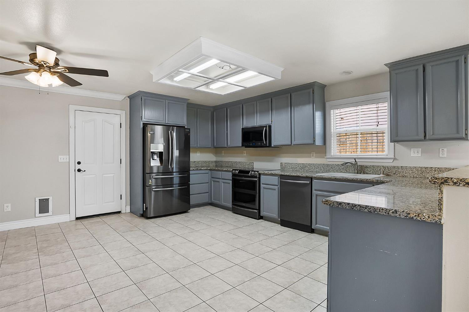 Detail Gallery Image 11 of 33 For 3461 Birch Tree Way, Sacramento,  CA 95826 - 4 Beds | 2 Baths